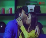 Hot Indian couple has sex from mature hashmi kisses romance