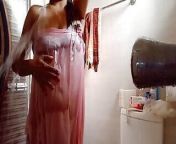 Tamil desi Bhabhi shower video small tits hot figure from tamil aunty bath in front of husband