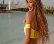 Hot girl in jellow bikini with big ass from desi girl in yellow sulwar without suit dancing