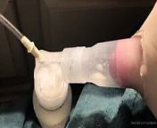 cumNrise milk machine from naked woman breastfeeding