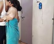 Bathroom se nikal kr bhabhi ne pakad liya(hindi audio). from gonna virgin bathroom se