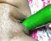 Two Desi Indian Bhabhi Cocumber Sex On camera Do Bahno ne kiyakheere sex camera ka samne from shwetha khelge sex