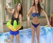 Silvina Luna en bikini en La pelu from dehati pappu pelu sexy comedy video