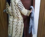 (Punjabi Aunty Ki Jabardast Chudai Apni Beta) Indian hot aunty fucked by her Stepson while cleaning house - Dirty Sex from big boobs panjabi aunti