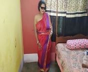 Indian horny mom getting naked and squirting herself from desi bengali aunty pissing and