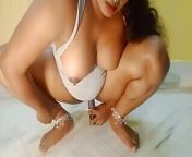 Telugu sexy aunty hand fucking from www telugu sexaunty videos