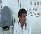 Doktor pisst Patientin voll from doktor pregenat