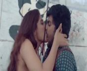 Hot Couple Kissing in Public Place - Feeling Good from मराठी किलपा