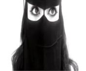 Jeune femme arabe en Hijab avec des yeux sexy 2 from mettez vos yeux en valeurs