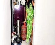 Komal green dress me chori chori chud rahi thi from chori video