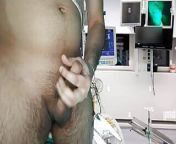 Hospital Mein Pakda Gaya Muth Marte Jerking Off from muth marte hue man videos