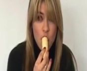 HOLLY WILLOUGHBY DEEPTHROATS BANANA from maria willoughby