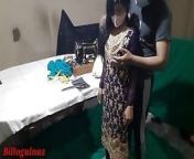 Tailor ne Bhabhi ka naap lete lete Bhabhi ko hi chod dala,desi housewife fucked by tailor with clear hindi audio from xxxpono 2015 letes