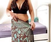Beautiful NRI Wife Wearing Saree - Sexy Milky Boobs Cleavage from milky boobs pressing hot bhabi bath