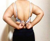 Beautiful Curvy Girl unhooks bra in style from mallu aunty dress open