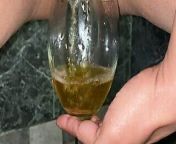 SEXY GIRLFRIEND MAKING DRINK FOR HER BOYFRIEND from 155chan piss