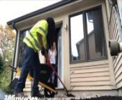 Construction Worker Fucks House Wife Milf on Patio Job Site (too thirsty couldn’t say no) from it porn video local