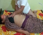 deshi bhabhi saying ho rha mera ruko[hindi] from indian fat aunty body massage