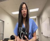 Creepy Doctor Convinces Young Asian Medical Intern to Fuck to Get Ahead from 如何看韩国19禁网站qs2100 cc如何看韩国19禁网站 wlr